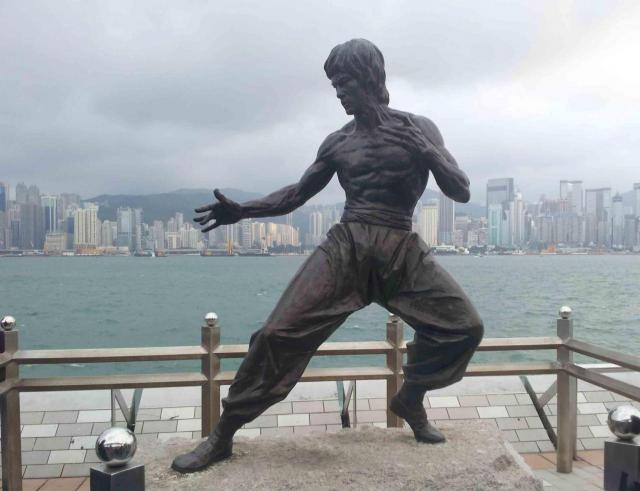 Statue de Bruce Lee sur la Baie de Hong Kong